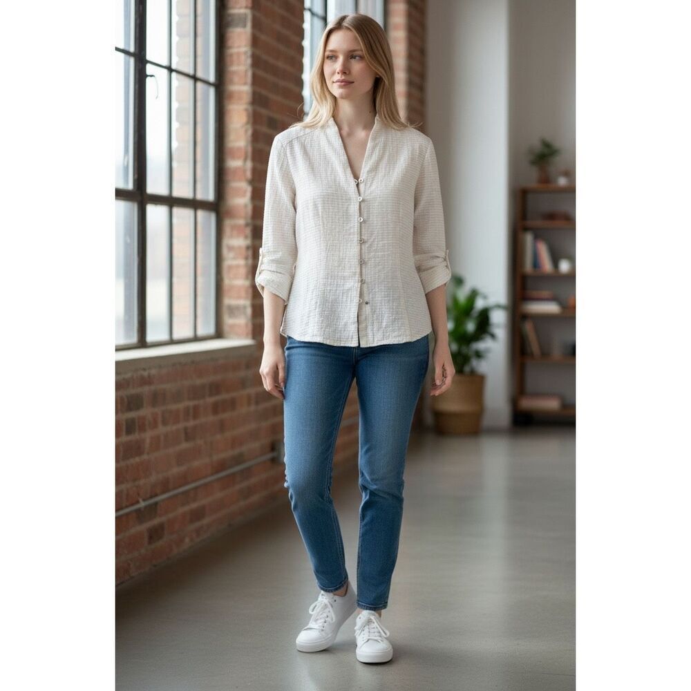 Jones New York collection for career wear white top, Size M V-neck silver button